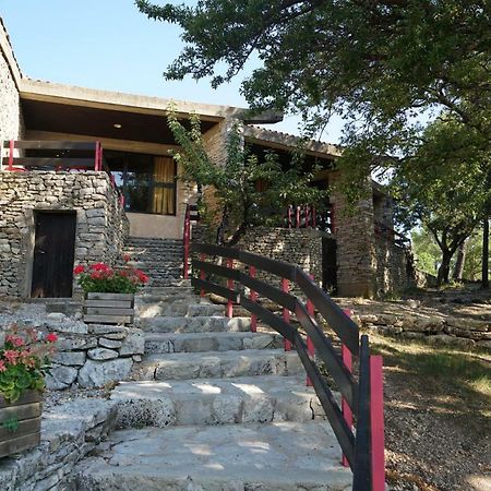 Vvf Luberon Provence Hotel Murs  Bagian luar foto