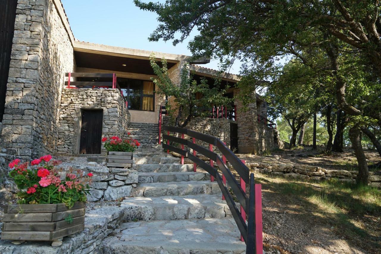Vvf Luberon Provence Hotel Murs  Bagian luar foto