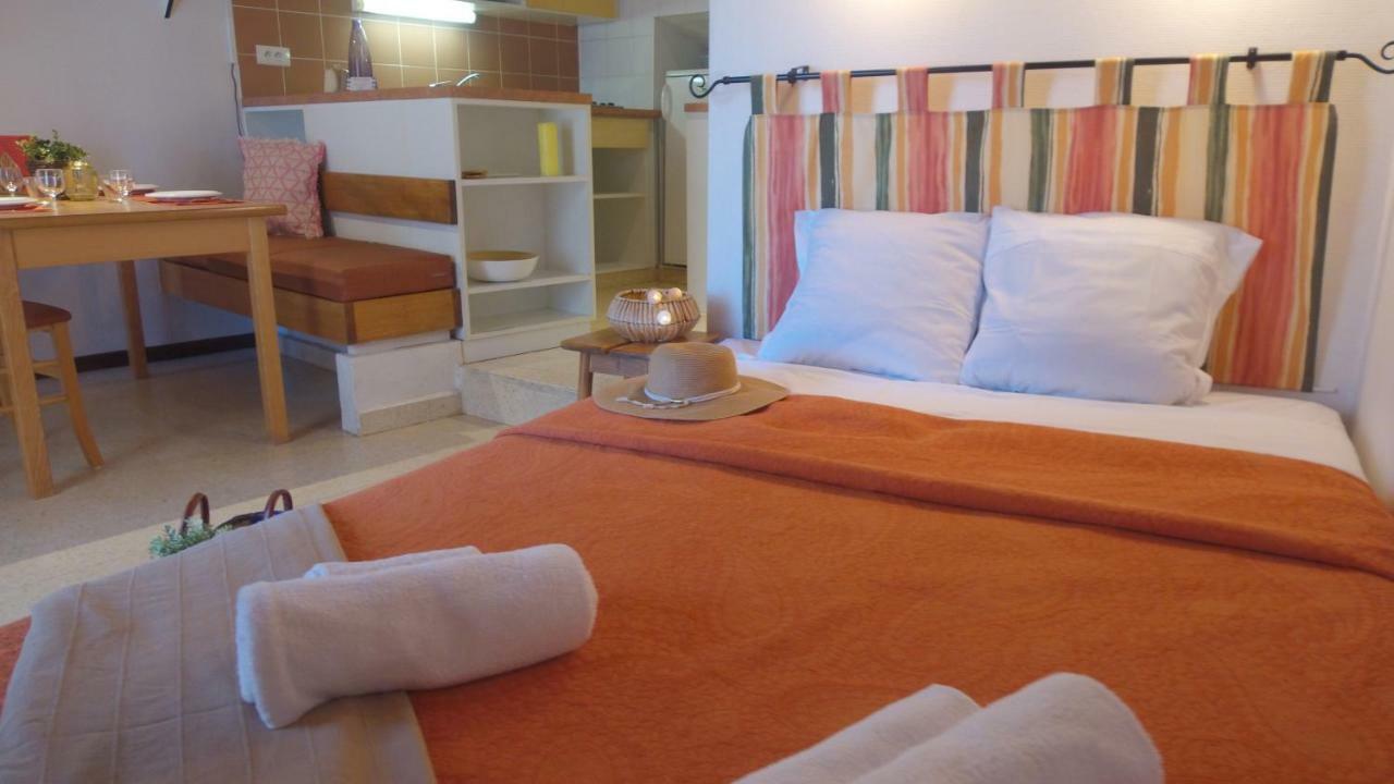 Vvf Luberon Provence Hotel Murs  Bagian luar foto