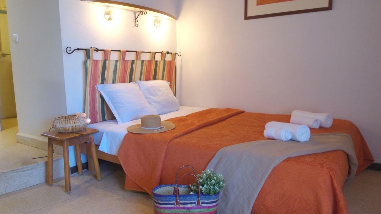 Vvf Luberon Provence Hotel Murs  Bagian luar foto
