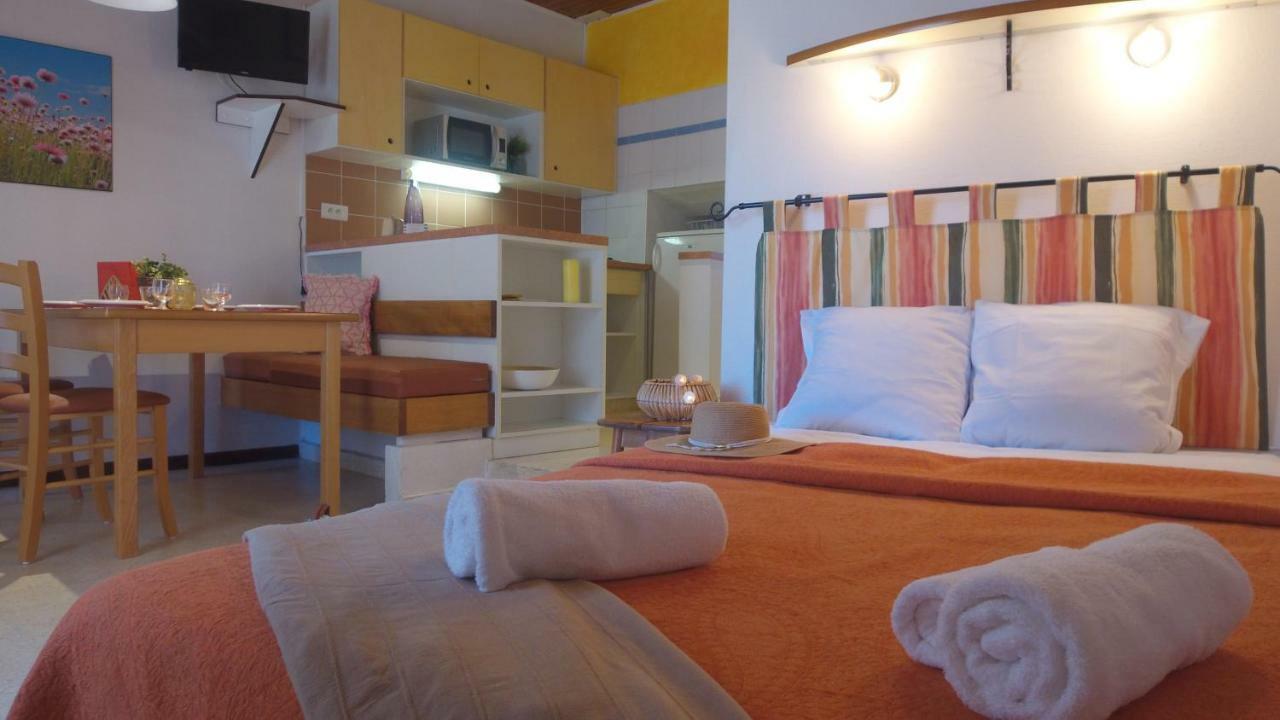 Vvf Luberon Provence Hotel Murs  Bagian luar foto